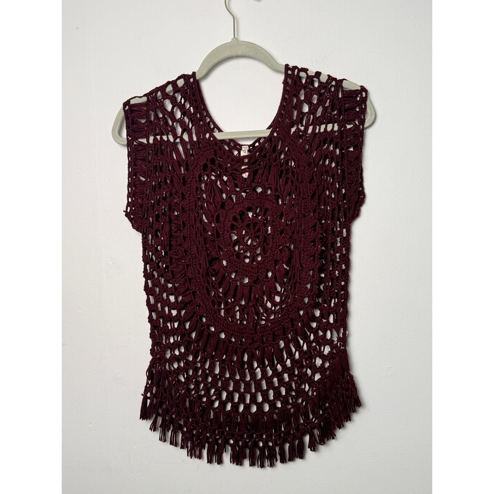 POL Crochet Top Burgundy Knit Sleeveless Fringe V-Neck Top Medallion Medium